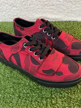 Creative Recreation Cesario Lo Boys Size 6 Black & Red Low-Top Sneaker